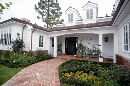 curved path to front door